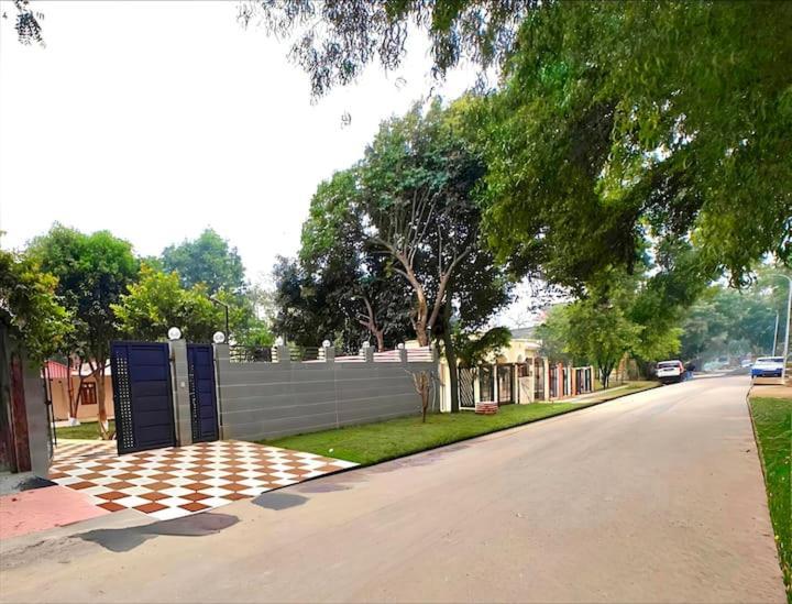A2 Villa By Jmd - Peaceful Stay Near Expo Mart 그레이터 노이다 외부 사진